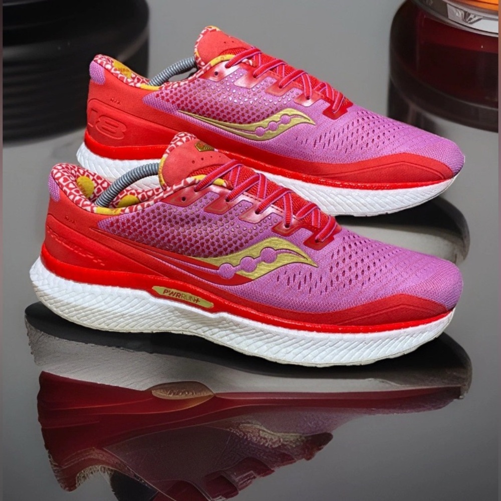 💚💚💚SOLD💙💙💙Saucony Triumph 18 "Galentine's Day Valentine's Day" Women’s
Runners